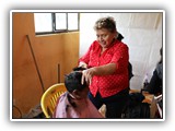Violeta provides a free haircut - Muyurco, May 30, 2018